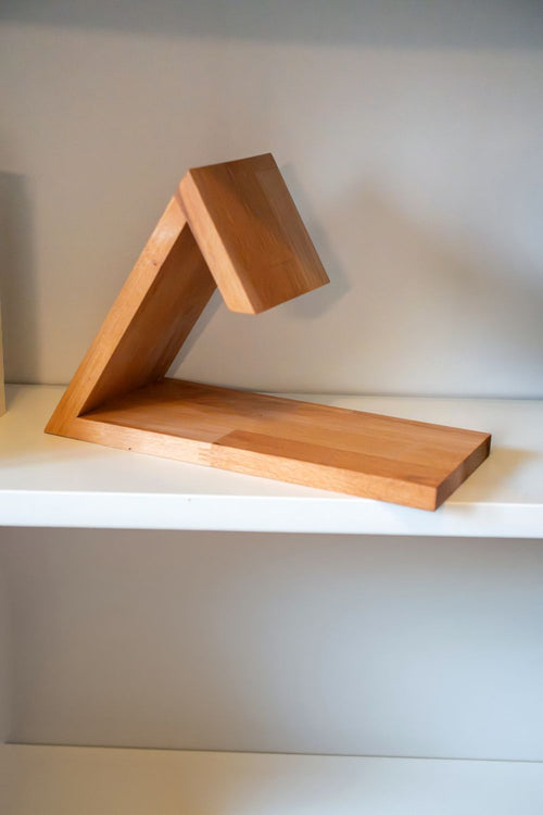  „Buch Butler aus Massivholz Buche – Buchhalter mit Tassenablage | Seemannswerk"