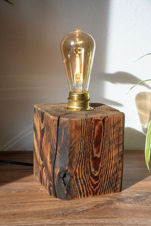 „Balkenlampe aus Upcycling Altholz mit E27 Fassung – Tischlampe | Seemannswerk"