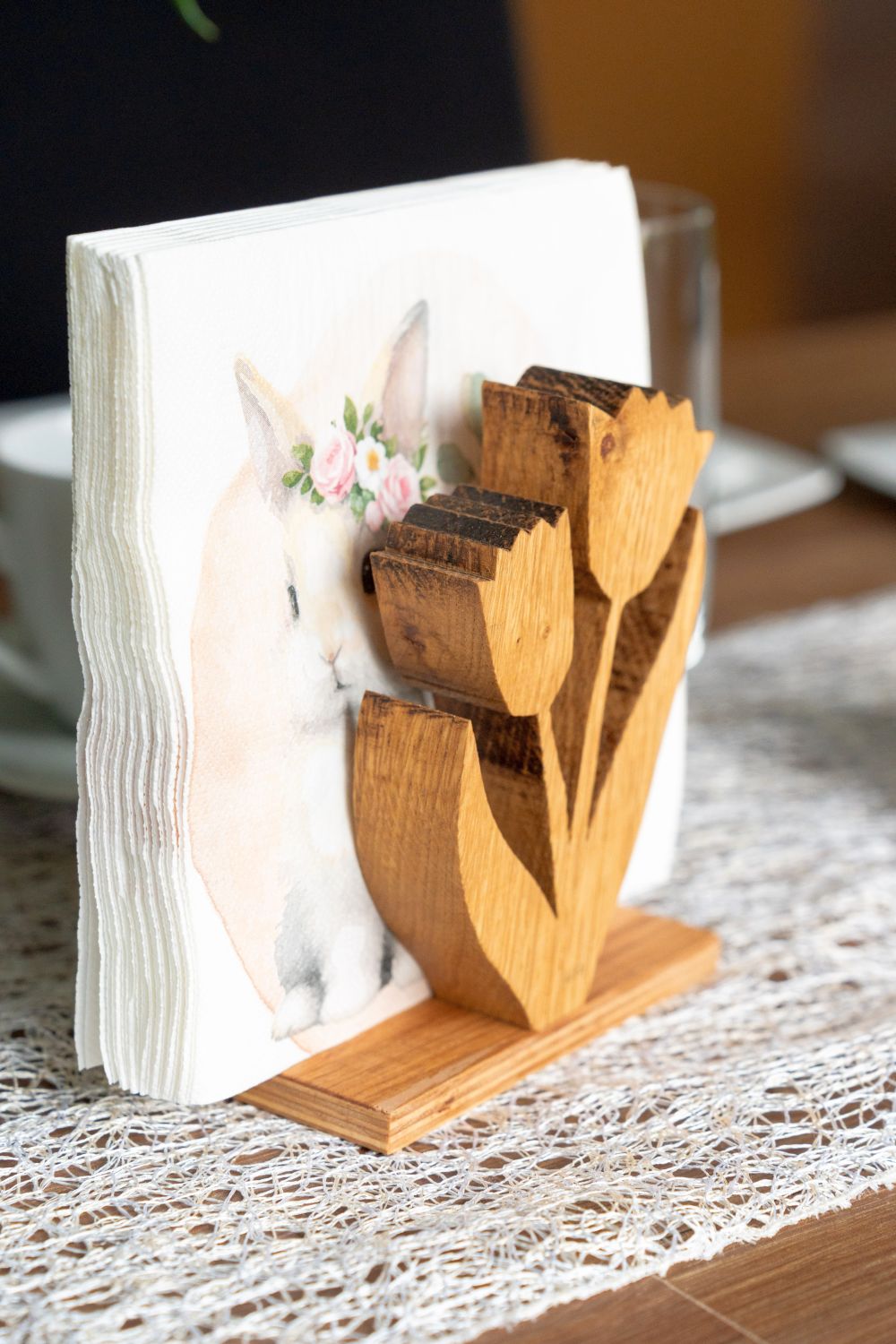 „Holz Serviettenhalter Tulpe Eiche – Detailansicht | Seemannswerk"