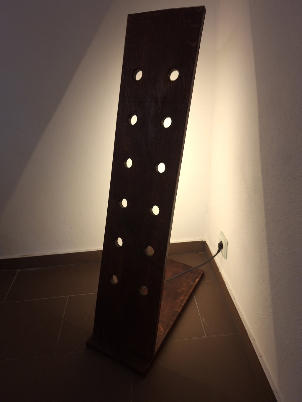 Weinständer Eiche mit LED – Handgefertigt