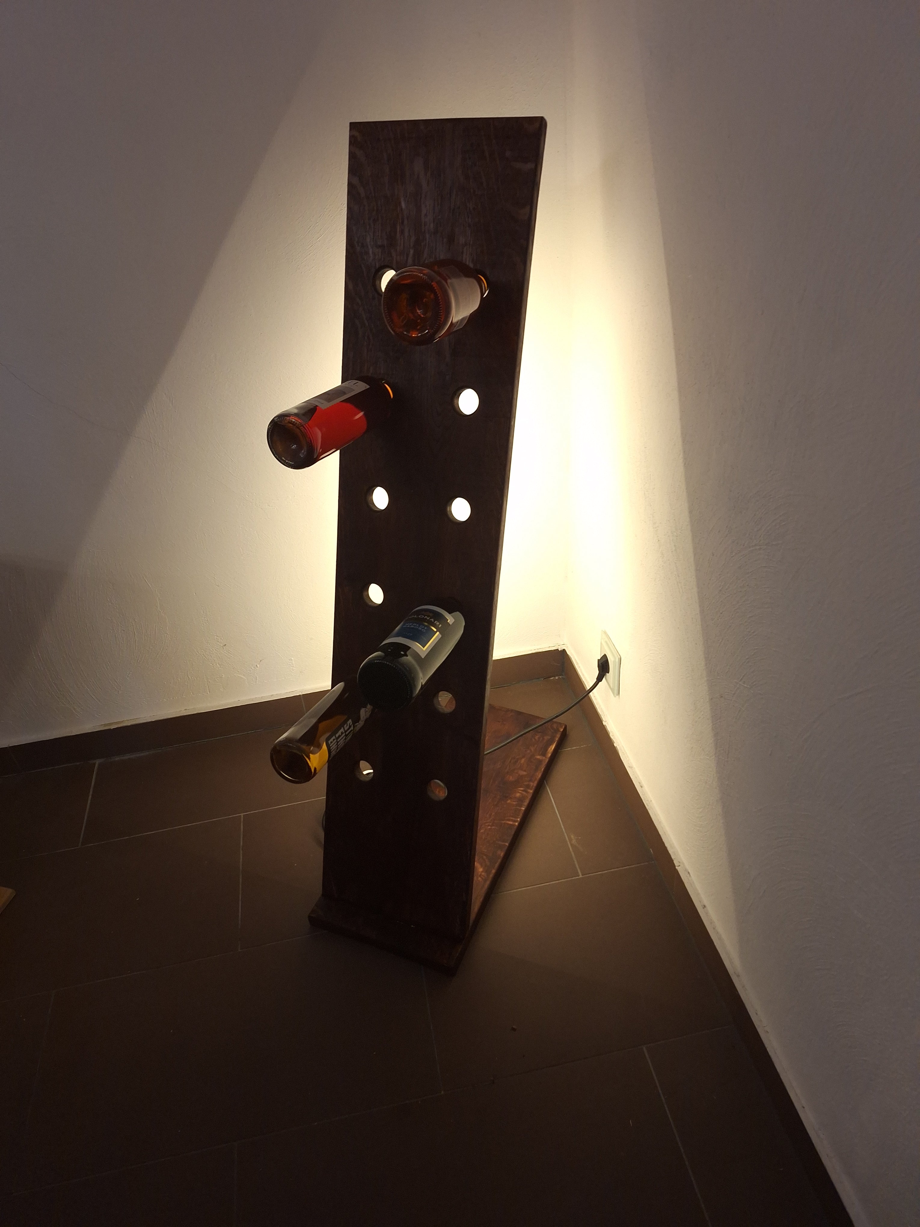 Weinständer Eiche mit LED – Handgefertigt